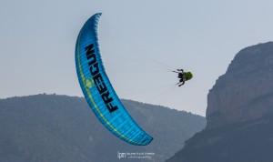 ©Laurent Merle photography aerobatic paragliding